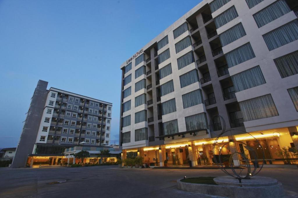 Leenova Hotel Bangkok Bagian luar foto