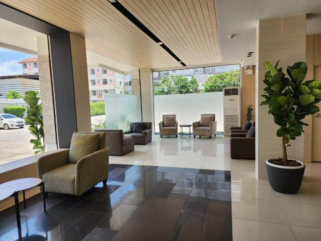 Leenova Hotel Bangkok Bagian luar foto