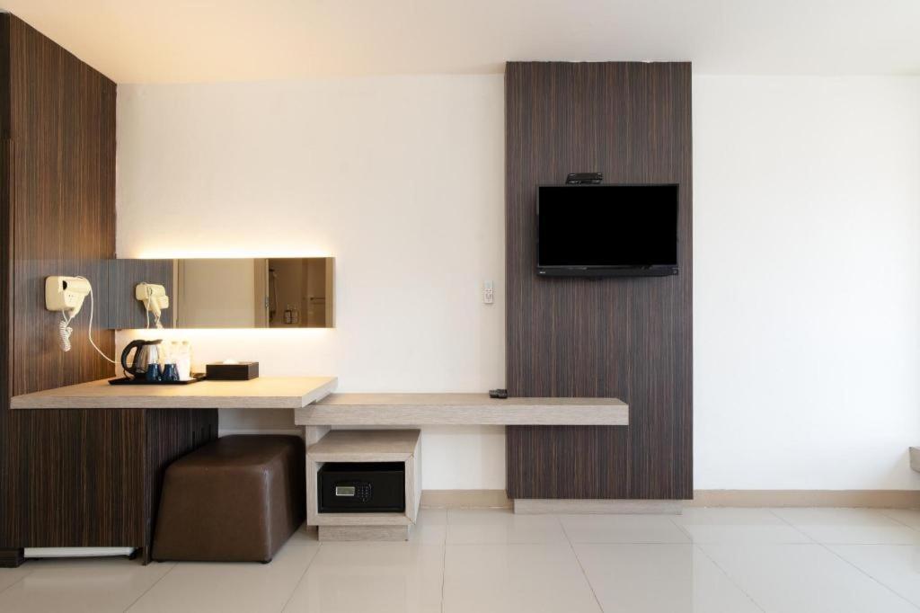 Leenova Hotel Bangkok Bagian luar foto